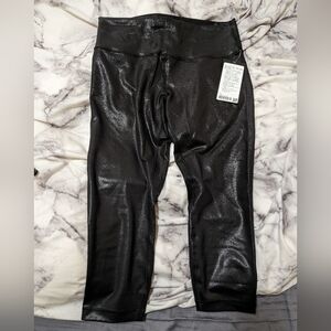 BNWT Wunder Train High-Rise Crop 23" Foil